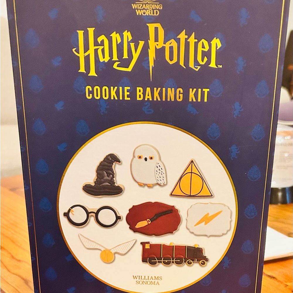Williams Sonoma Harry Potter Cookie Cutter Set - Black, White, Brown
